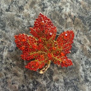 Brooch Maple leaf rhinestone fall accent